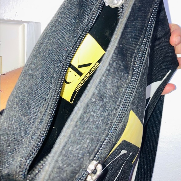 *New* CK One Logo Messenger Bag - Picture 4 of 7